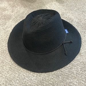 Wallaroom hat, worn once. Excellent condition. Adjustable tie.